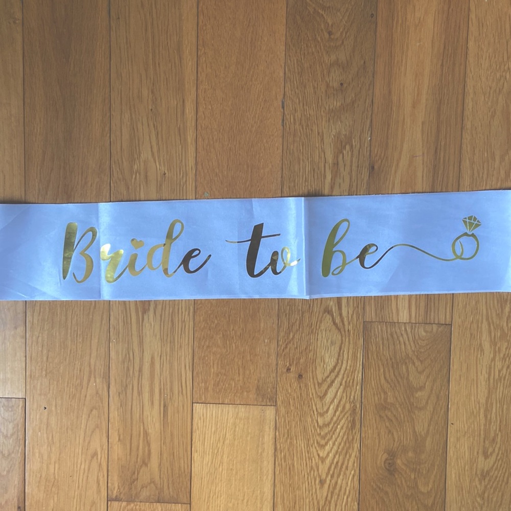 White/Gold “Bride to Be” Sash for Wedding / Bachelorette /Bridal Shower